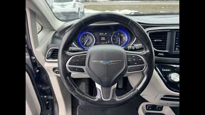 2019 Chrysler Pacifica, $0.00. Photo 10