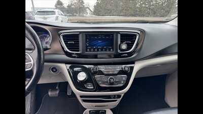 2019 Chrysler Pacifica, $0.00. Photo 11