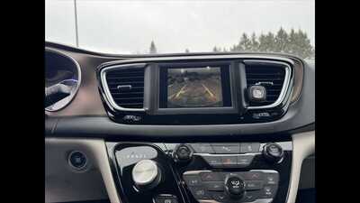 2019 Chrysler Pacifica, $0.00. Photo 12