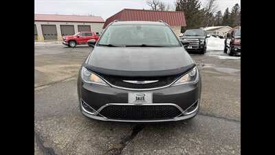 2019 Chrysler Pacifica, $0.00. Photo 2