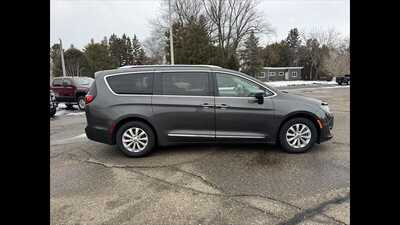 2019 Chrysler Pacifica, $0.00. Photo 3
