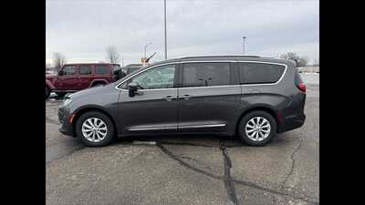 2019 Chrysler Pacifica, $0.00. Photo 4