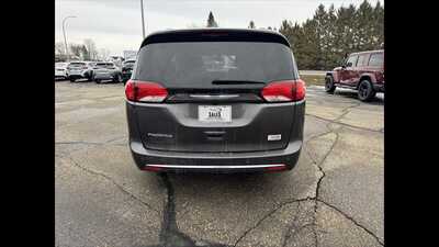 2019 Chrysler Pacifica, $0.00. Photo 5