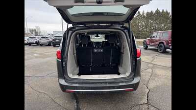 2019 Chrysler Pacifica, $0.00. Photo 6