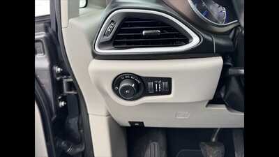 2019 Chrysler Pacifica, $0.00. Photo 9