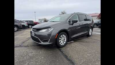 2019 Chrysler Pacifica, $0.00. Photo 1