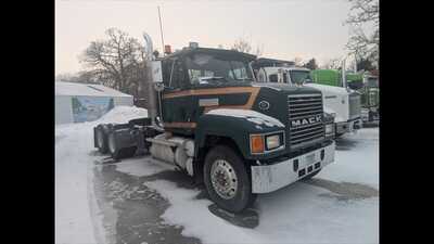 1998 Mack CH613, $0.00. Photo 1