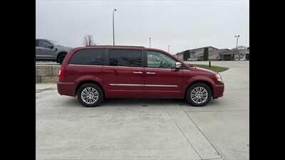 2015 Chrysler Town & Country, $0.00. Photo 2