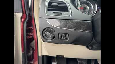 2015 Chrysler Town & Country, $0.00. Photo 9