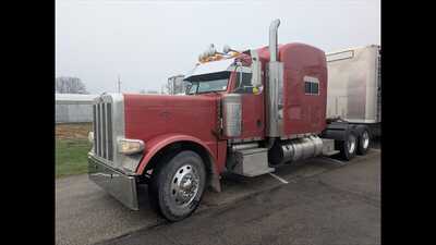 2015 Peterbilt 389, $0.00. Photo 1