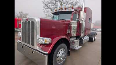 2022 Peterbilt 389, $0.00. Photo 2