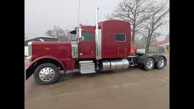 2022 Peterbilt 389, $0.00. Photo 4