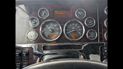 2022 Peterbilt 389, $0.00. Photo 7