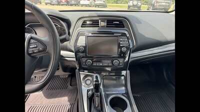 2021 Nissan Maxima, $0.00. Photo 12