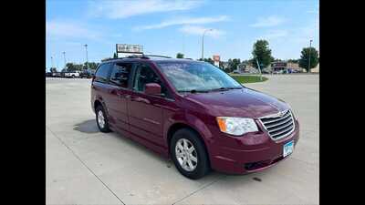 2008 Chrysler Town & Country, $0.00. Photo 12
