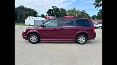 2008 Chrysler Town & Country, $0.00. Photo 2