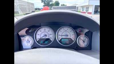 2008 Chrysler Town & Country, $0.00. Photo 9
