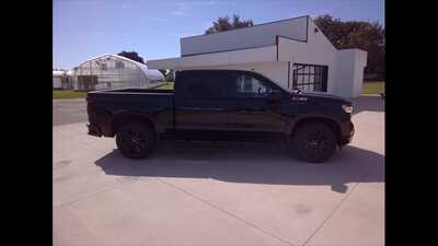 2025 Chevrolet 1500 Crew Cab, $49900.00. Photo 1