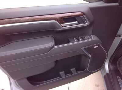 2025 GMC 1500 Crew Cab, $48900.00. Photo 9