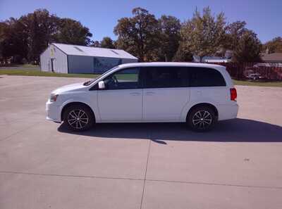 2018 Dodge Caravan, Grand, $10900.00. Photo 2