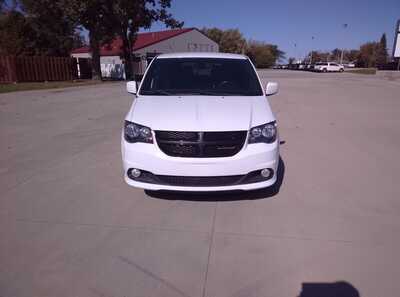 2018 Dodge Caravan, Grand, $10900.00. Photo 4