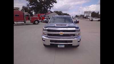 2019 Chevrolet 3500 Crew Cab, $32900.00. Photo 5