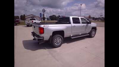 2019 Chevrolet 3500 Crew Cab, $32900.00. Photo 9