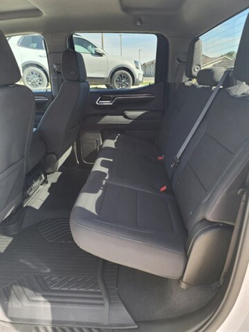 2024 Chevrolet 1500 Crew Cab, $22900.00. Photo 11