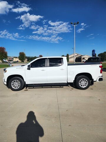 2020 Chevrolet 1500 Crew Cab, $36900.00. Photo 2