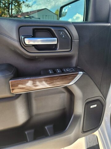 2020 Chevrolet 1500 Crew Cab, $36900.00. Photo 9