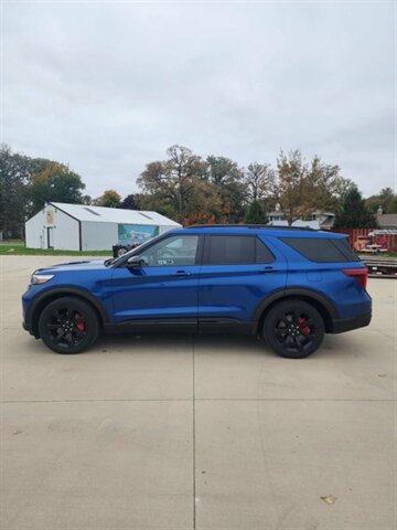2023 Ford Explorer, $38900.00. Photo 2