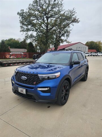 2023 Ford Explorer, $38900.00. Photo 3