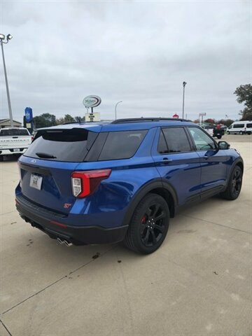 2023 Ford Explorer, $38900.00. Photo 6