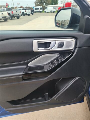 2023 Ford Explorer, $38900.00. Photo 9