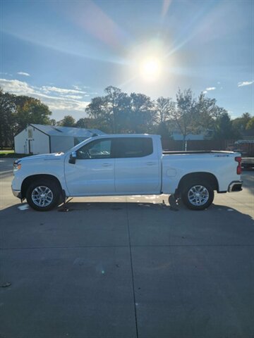 2024 Chevrolet 1500 Crew Cab, $22900.00. Photo 2