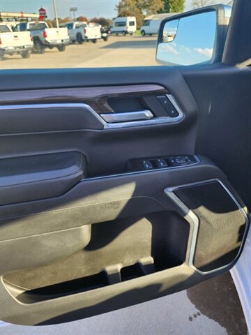 2024 Chevrolet 1500 Crew Cab, $22900.00. Photo 9