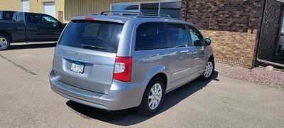 2014 Chrysler Town & Country, $9999. Photo 2