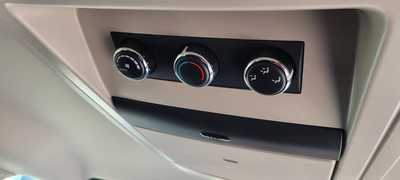 2014 Chrysler Town & Country, $9999. Photo 9