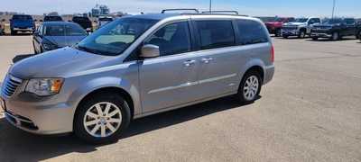 2014 Chrysler Town & Country, $9999. Photo 1