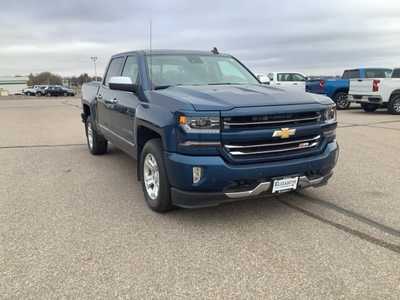 2017 Chevrolet 1500 Crew Cab, $25999. Photo 4
