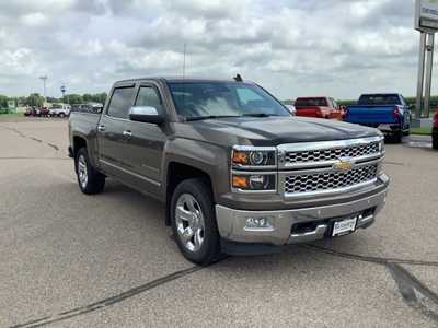 2015 Chevrolet 1500 Crew Cab, $26599. Photo 3