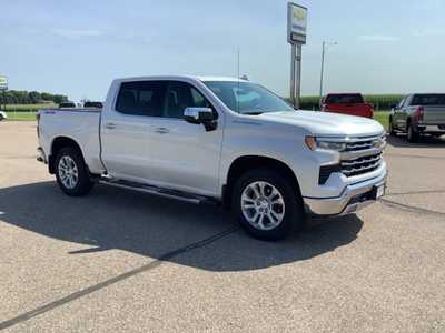 2023 Chevrolet 1500 Crew Cab, $43299. Photo 2