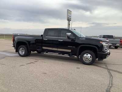 2022 Chevrolet 3500 Crew Cab, $65499. Photo 2