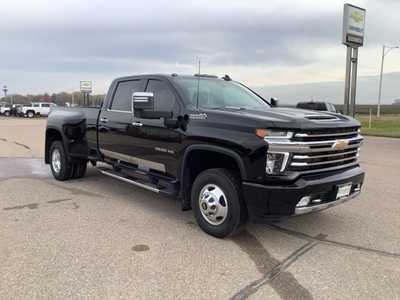 2022 Chevrolet 3500 Crew Cab, $65499. Photo 4