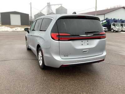 2023 Chrysler Pacifica, $23999. Photo 10