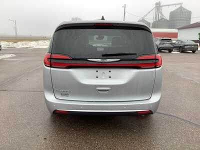 2023 Chrysler Pacifica, $23999. Photo 11