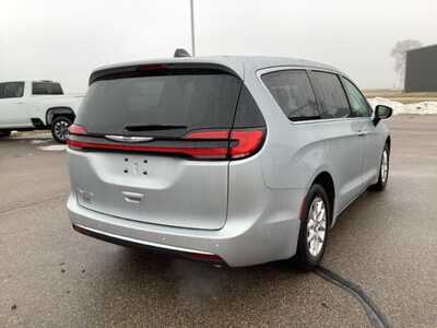 2023 Chrysler Pacifica, $23999. Photo 12