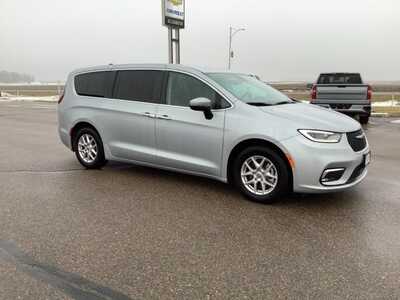 2023 Chrysler Pacifica, $23999. Photo 2