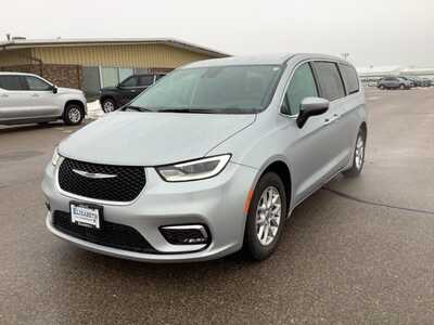 2023 Chrysler Pacifica, $23999. Photo 5