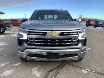 2025 Chevrolet 1500 Crew Cab, $47999. Photo 4